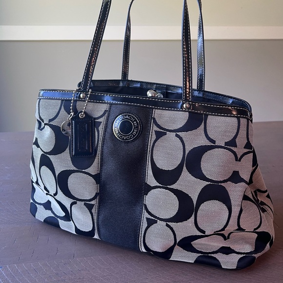 Vintage Coach handbag, like new. - Picture 1 of 4